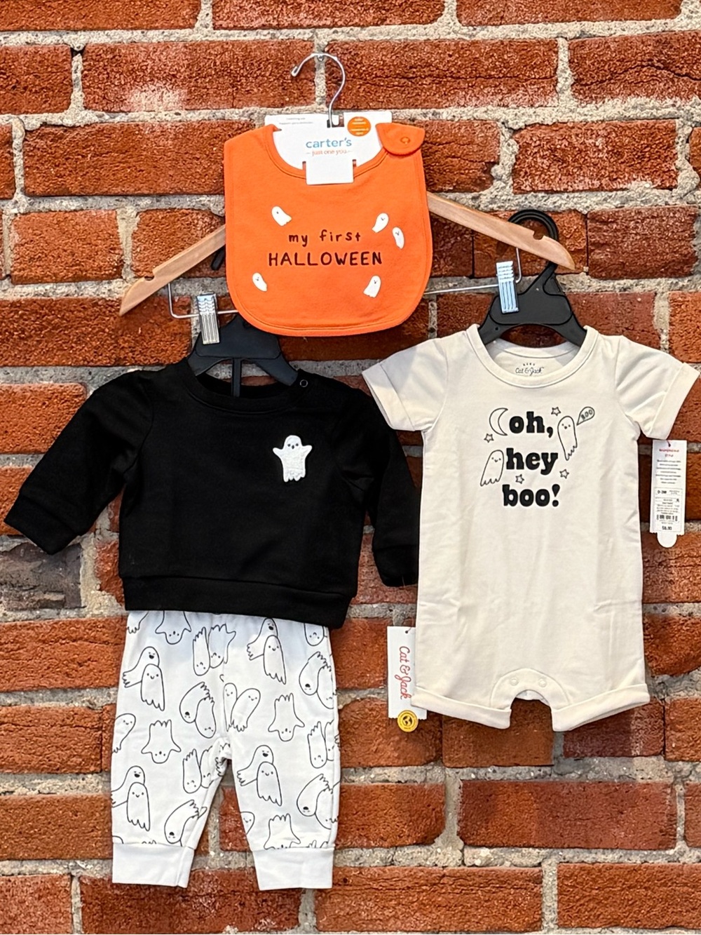 👻 NWT Cat & Jack Halloween Baby Outfit Bundle  - Sweatsuit  - Romper - Bib 👻